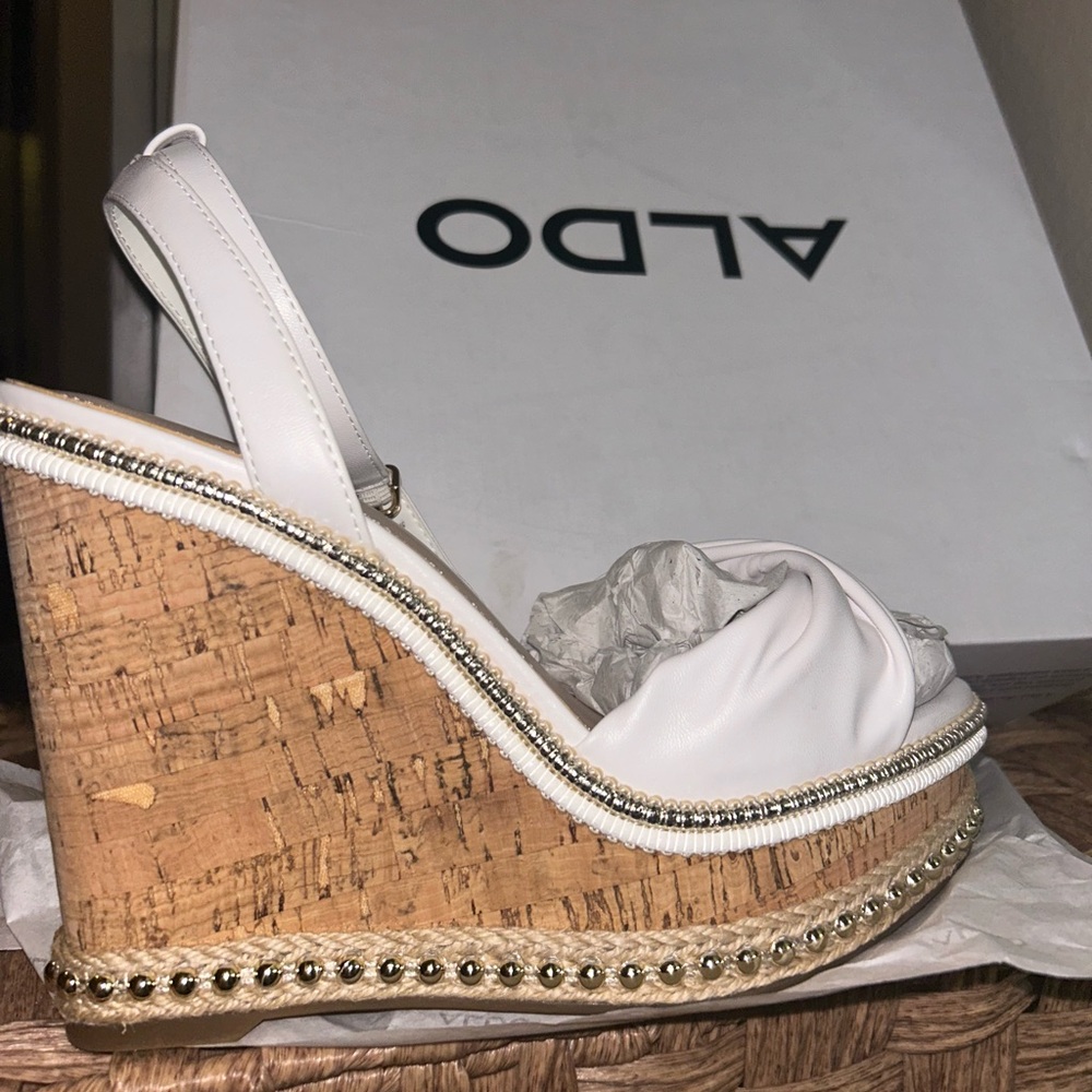Brand new Aldo wedges -Fitchia